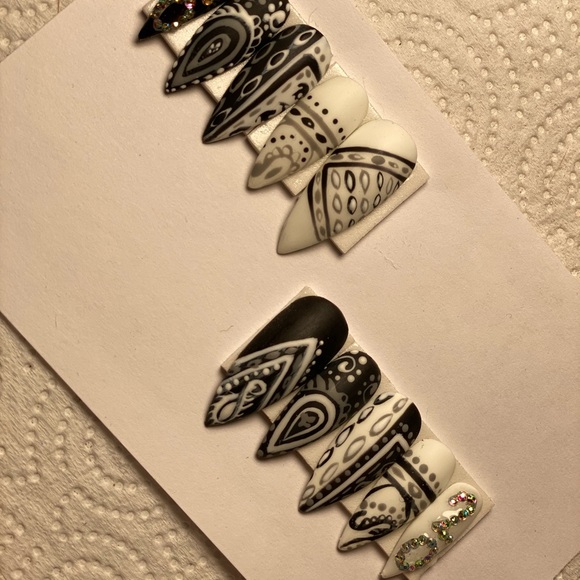 Bandanna Print Press on Nails - Picture 2 of 6